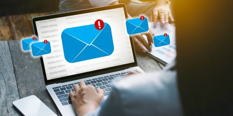 Thường xuyên check email để tránh bỏ lỡ thông báo